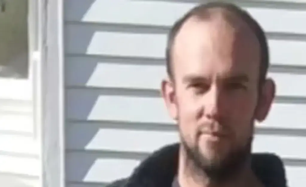 Dad who has lived on the run in wilderness for 4 years with his 3 kids is shot dead in confrontation with police